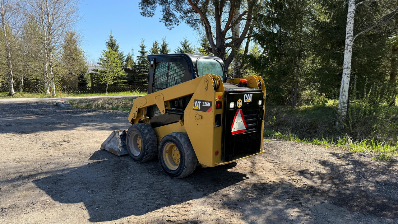 CAT 226D - Мини-погрузчик с бортовым поворотом: фото 3 CAT 226D - Мини-погрузчик с бортовым поворотом: фото 3