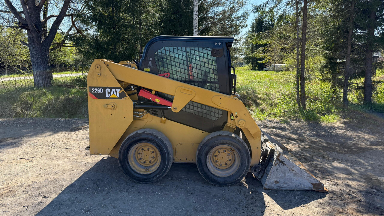 CAT 226D - Мини-погрузчик с бортовым поворотом: фото 5 CAT 226D - Мини-погрузчик с бортовым поворотом: фото 5
