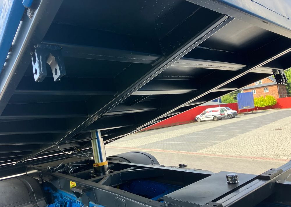 Mercedes-Benz ANTOS 1830 solidny kiper wywrotka blokada mostu - Самосвал: фото 4 Mercedes-Benz ANTOS 1830 solidny kiper wywrotka blokada mostu - Самосвал: фото 4