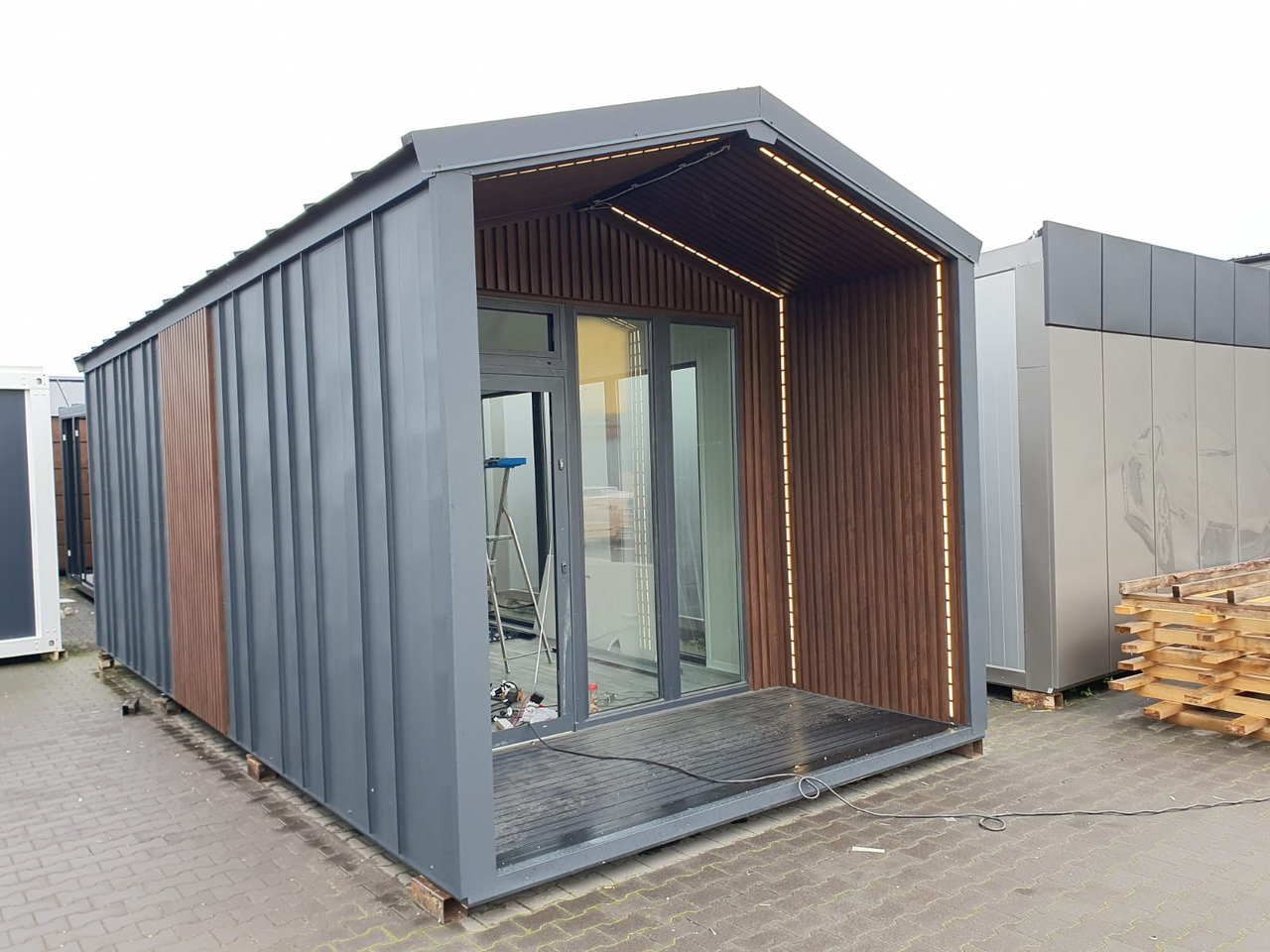 IDEX Premium Commercial Container Unit – Modern, Durable & Ready to Customize! Container with Terrace - Жилой контейнер: фото 2 IDEX Premium Commercial Container Unit – Modern, Durable & Ready to Customize! Container with Terrace - Жилой контейнер: фото 2