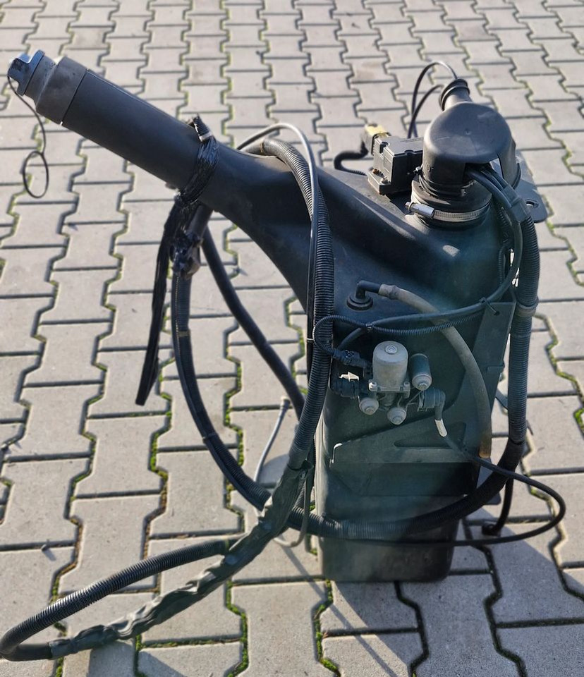 MAN TG3 TGX ZBIORNIK ADBLUE 81.15402-5037 - Подготовка топлива: фото 1 MAN TG3 TGX ZBIORNIK ADBLUE 81.15402-5037 - Подготовка топлива: фото 1