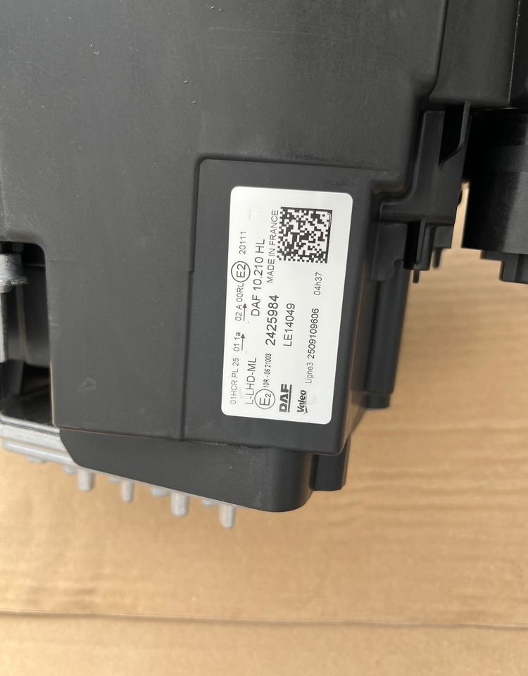 NOWE lampy LED DAF XG XG+ XF reflektor oryginał lampa NOWA - Свет/ Освещение для Грузовиков: фото 3 NOWE lampy LED DAF XG XG+ XF reflektor oryginał lampa NOWA - Свет/ Освещение для Грузовиков: фото 3