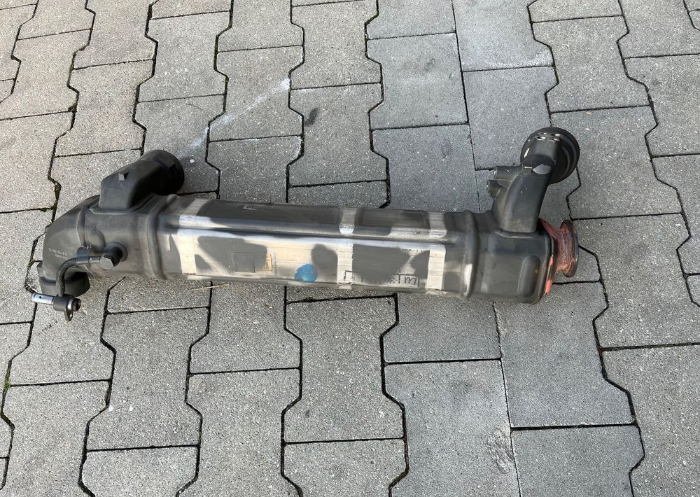 Recyrkulator spalin DAF XF 106 euro 6 lift chłodnica spalin AGR - Выпускной коллектор для Грузовиков: фото 2 Recyrkulator spalin DAF XF 106 euro 6 lift chłodnica spalin AGR - Выпускной коллектор для Грузовиков: фото 2