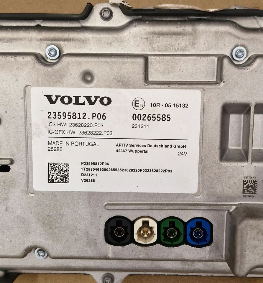 VOLVO FH5 FM5 LICZNIK ZEGARY WYŚWIETLACZ I SAVE 23595812.P06 - Кабина и интерьер: фото 2 VOLVO FH5 FM5 LICZNIK ZEGARY WYŚWIETLACZ I SAVE 23595812.P06 - Кабина и интерьер: фото 2