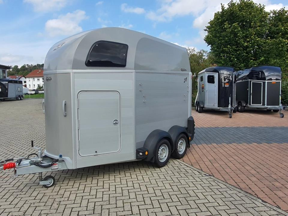 ALU Pferdeanhänger Ifor Williams HB 506 Flügeltür Sattelkammer - Прицеп-коневоз: фото 3 ALU Pferdeanhänger Ifor Williams HB 506 Flügeltür Sattelkammer - Прицеп-коневоз: фото 3