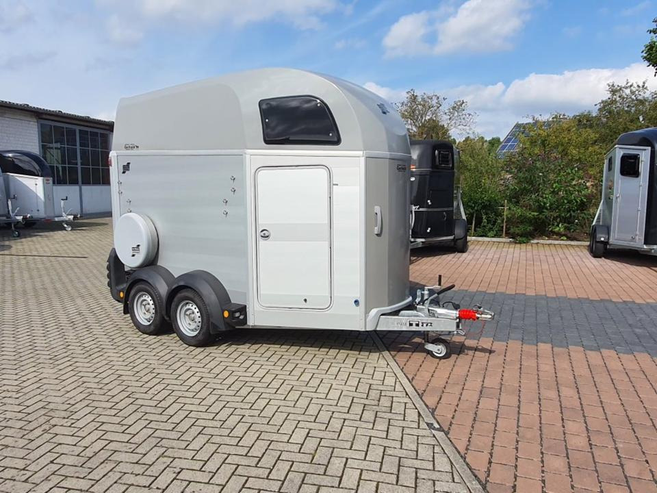 ALU Pferdeanhänger Ifor Williams HB 506 Flügeltür Sattelkammer - Прицеп-коневоз: фото 2 ALU Pferdeanhänger Ifor Williams HB 506 Flügeltür Sattelkammer - Прицеп-коневоз: фото 2