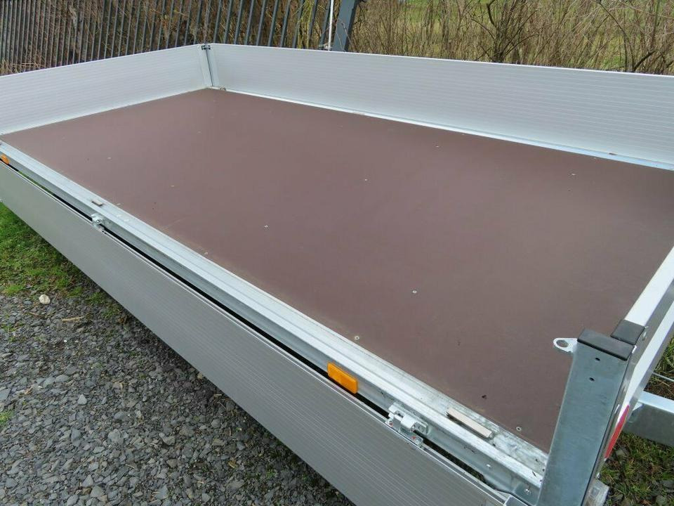 Böckmann PKW-Anhänger, 2,7 to. HL-AL 3718/27 F, Hochlader - Прицеп бортовой/ Платформа: фото 2 Böckmann PKW-Anhänger, 2,7 to. HL-AL 3718/27 F, Hochlader - Прицеп бортовой/ Платформа: фото 2