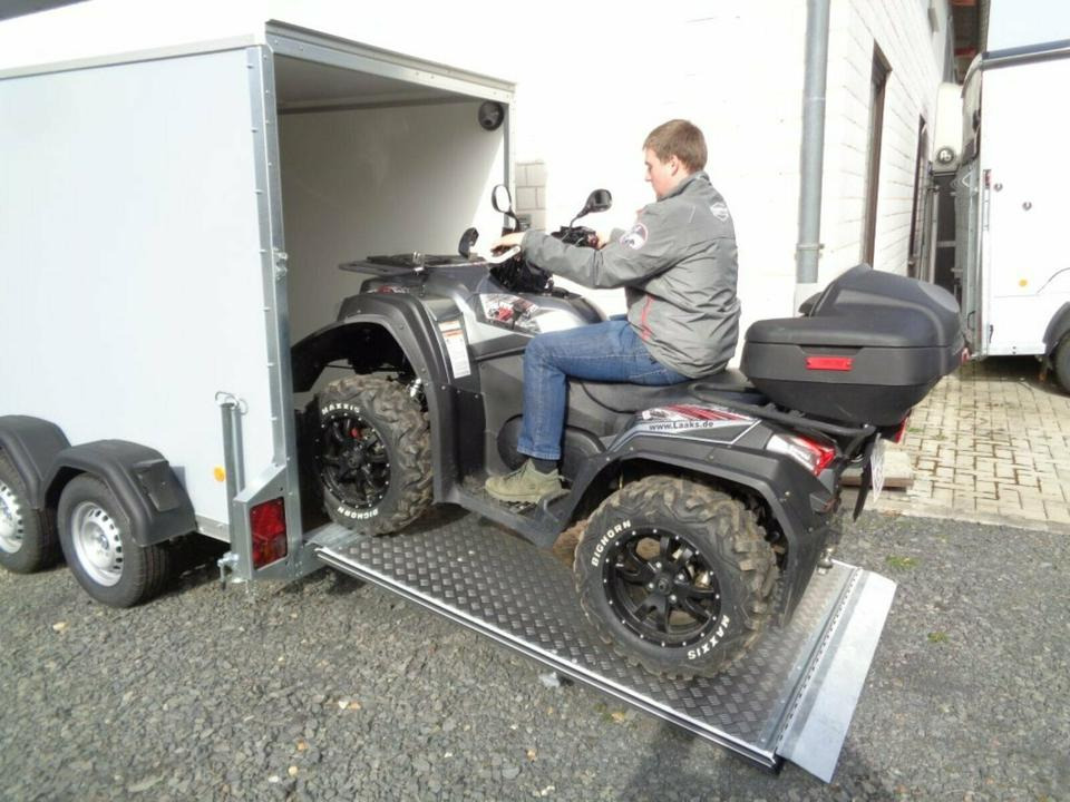 Böckmann PKW-Anhänger, KT3015/20 M-F, Auffahrrampe, 2,0 to. - Прицеп-фургон: фото 1 Böckmann PKW-Anhänger, KT3015/20 M-F, Auffahrrampe, 2,0 to. - Прицеп-фургон: фото 1