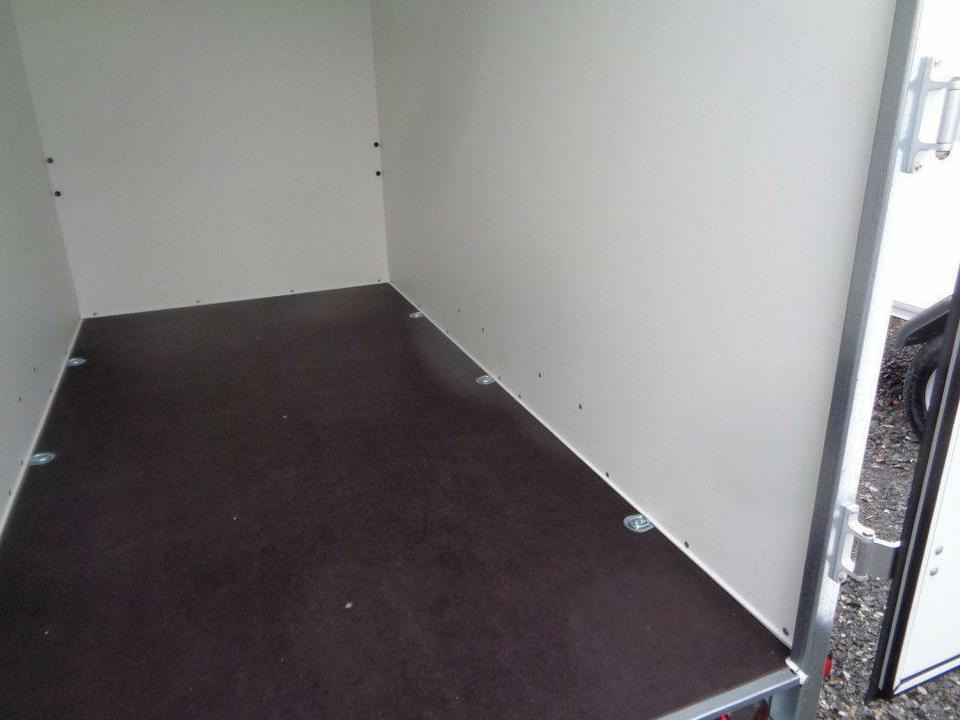 Böckmann PKW-Anhänger Kofferanhänger 2,0 to. 100 km/h - Прицеп-фургон: фото 5 Böckmann PKW-Anhänger Kofferanhänger 2,0 to. 100 km/h - Прицеп-фургон: фото 5