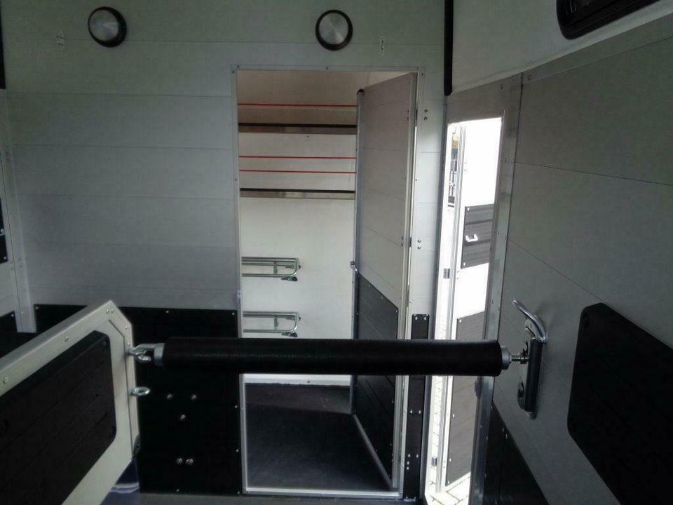 Böckmann Pferdeanhänger Big Portax WCF Videokamera - Прицеп-коневоз: фото 3 Böckmann Pferdeanhänger Big Portax WCF Videokamera - Прицеп-коневоз: фото 3