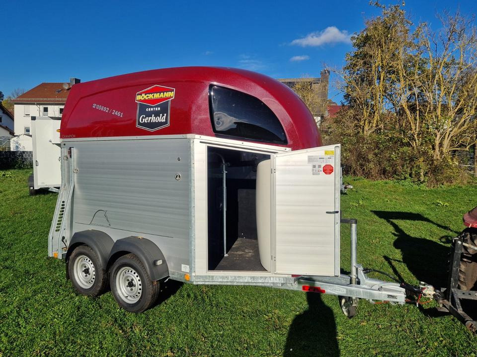 Böckmann Pferdeanhänger Champion R, SaKa., 100 km/h - Прицеп-коневоз: фото 2 Böckmann Pferdeanhänger Champion R, SaKa., 100 km/h - Прицеп-коневоз: фото 2