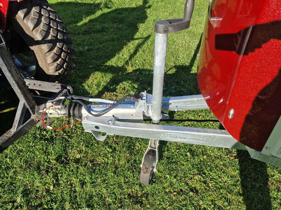 Böckmann Pferdeanhänger Champion R, SaKa., 100 km/h - Прицеп-коневоз: фото 5 Böckmann Pferdeanhänger Champion R, SaKa., 100 km/h - Прицеп-коневоз: фото 5