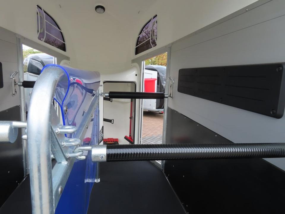 Прицеп-коневоз Böckmann Pferdeanhänger der neue Big Champion E, WCF, Sattelkam.: фото 8 Прицеп-коневоз Böckmann Pferdeanhänger der neue Big Champion E, WCF, Sattelkam.: фото 8