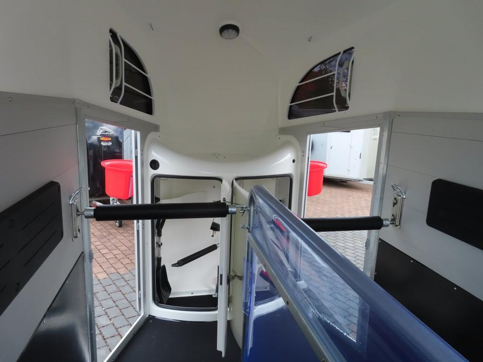 Прицеп-коневоз Böckmann Pferdeanhänger der neue Big Champion E, WCF, Sattelkam.: фото 13 Прицеп-коневоз Böckmann Pferdeanhänger der neue Big Champion E, WCF, Sattelkam.: фото 13