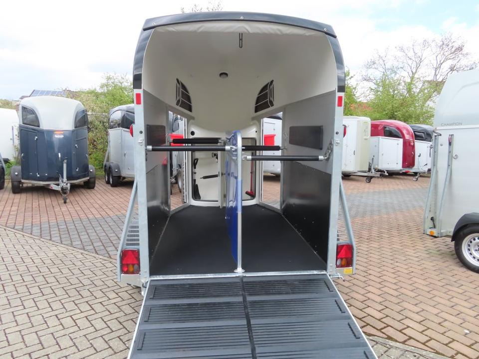 Прицеп-коневоз Böckmann Pferdeanhänger der neue Big Champion E, WCF, Sattelkam.: фото 11 Прицеп-коневоз Böckmann Pferdeanhänger der neue Big Champion E, WCF, Sattelkam.: фото 11