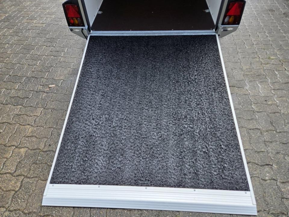 Kofferanhänger PKW-Anhänger Böckmann KT 3015/27 MF Rampe/Tür 2,7t - Прицеп-фургон: фото 4 Kofferanhänger PKW-Anhänger Böckmann KT 3015/27 MF Rampe/Tür 2,7t - Прицеп-фургон: фото 4