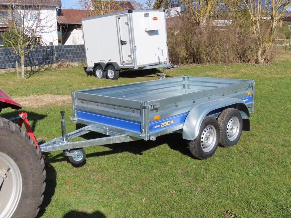 Tandem PKW-Anhänger 750kg Stützrad 2510x1350x370 - Прицеп бортовой/ Платформа: фото 1 Tandem PKW-Anhänger 750kg Stützrad 2510x1350x370 - Прицеп бортовой/ Платформа: фото 1