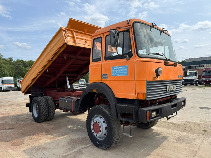 Iveco Magirus 170 - 23 (4X4 / GRAND PONT / LAMES / POMPE MANUELLE) - Самосвал: фото 3 Iveco Magirus 170 - 23 (4X4 / GRAND PONT / LAMES / POMPE MANUELLE) - Самосвал: фото 3
