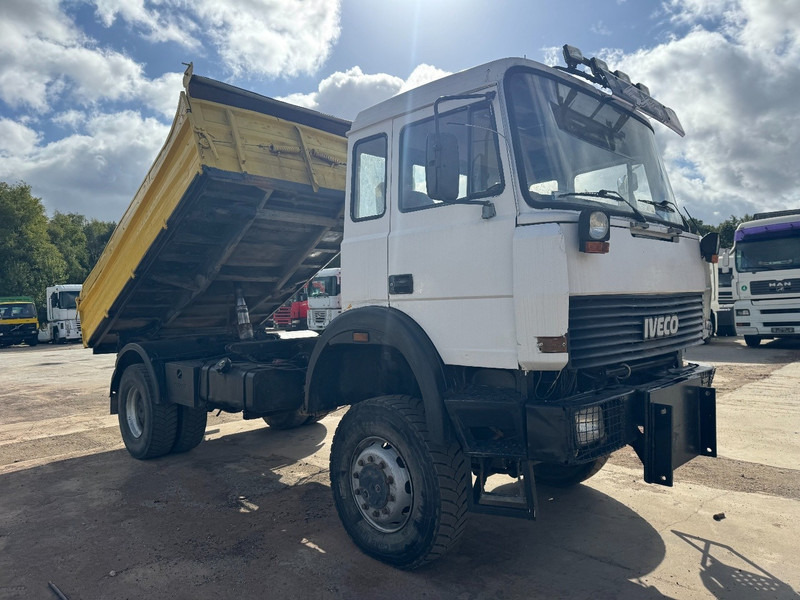 Iveco Magirus 170 - 25 (4X4 / GRAND PONT / LAMES / POMPE MANUELLE) - Самосвал: фото 3 Iveco Magirus 170 - 25 (4X4 / GRAND PONT / LAMES / POMPE MANUELLE) - Самосвал: фото 3