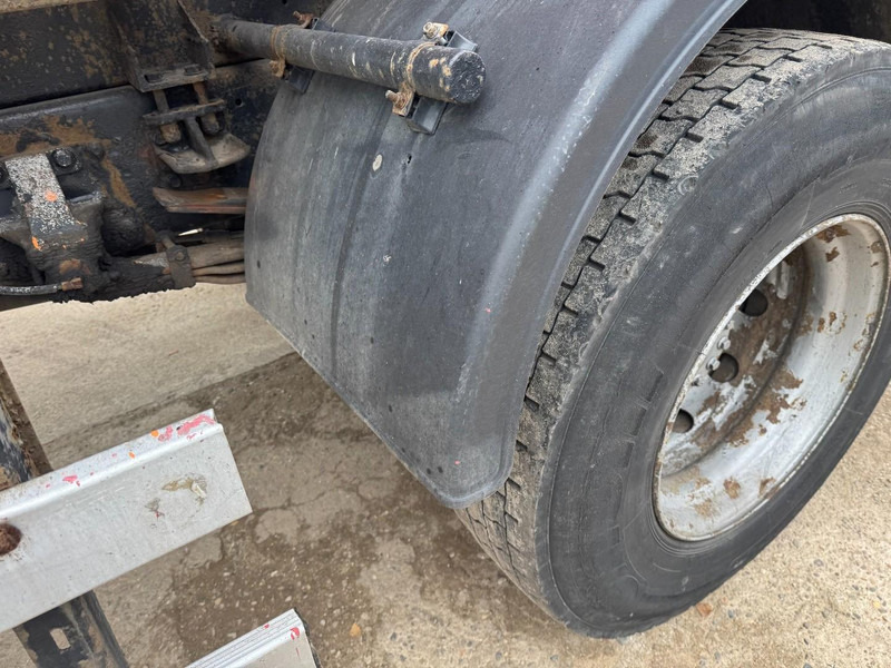 Ассенизатор MAN 18.232 (8000 L / 6 CYLINDER WITH MANUAL PUMP / STEEL SUSPENSION): фото 9