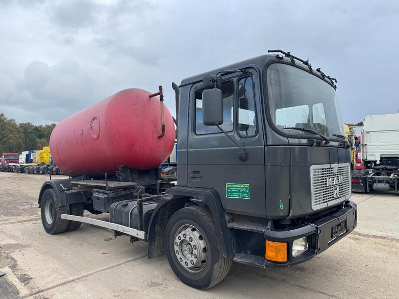 MAN 18.232 (8000 L / 6 CYLINDER WITH MANUAL PUMP / STEEL SUSPENSION) - Ассенизатор: фото 3 MAN 18.232 (8000 L / 6 CYLINDER WITH MANUAL PUMP / STEEL SUSPENSION) - Ассенизатор: фото 3