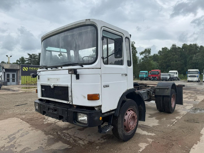 MAN 16.170 (BIG AXLE / STEEL SUSPENSION / 6 CYLINDER WITH MANUAL PUMP) - Тягач: фото 1 MAN 16.170 (BIG AXLE / STEEL SUSPENSION / 6 CYLINDER WITH MANUAL PUMP) - Тягач: фото 1