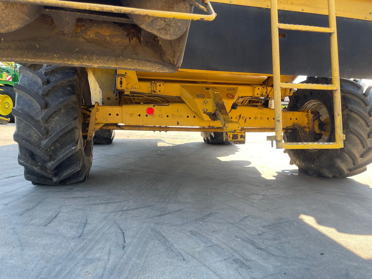 NEW HOLLAND MIETITREBBIA TF 78 - Зерноуборочный комбайн: фото 4 NEW HOLLAND MIETITREBBIA TF 78 - Зерноуборочный комбайн: фото 4