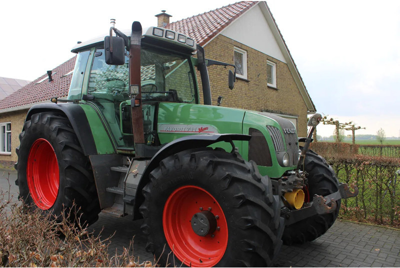 Трактор Fendt FAVORIT 711 VARIO 711 Vario met fronthef en frontaftakas: фото 1