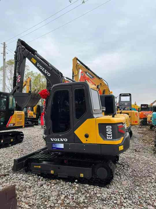 China Brand Used Volvo EC60D Mini Excavator 6ton Crawler Earth Digger Machine for Sale - Гусеничный экскаватор: фото 3 China Brand Used Volvo EC60D Mini Excavator 6ton Crawler Earth Digger Machine for Sale - Гусеничный экскаватор: фото 3