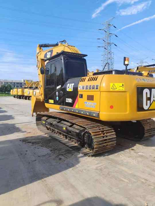 Durable Second Hand Machine Original Used Caterpillar Excavator CAT 330D2 USED 329D2 320D2 325D 315D Excavator - Гусеничный экскаватор: фото 4 Durable Second Hand Machine Original Used Caterpillar Excavator CAT 330D2 USED 329D2 320D2 325D 315D Excavator - Гусеничный экскаватор: фото 4