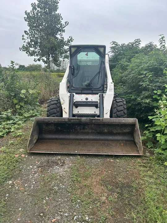 Second Hand BOBCAT S300 Skid-steer Loader with Very Good Performance Is for Sale at a Low Price - Мини-погрузчик с бортовым поворотом: фото 3 Second Hand BOBCAT S300 Skid-steer Loader with Very Good Performance Is for Sale at a Low Price - Мини-погрузчик с бортовым поворотом: фото 3