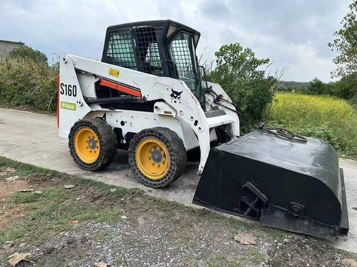 USED BOBCAT S160 Skid-steer Loader with Very Good Performance Is for Sale at a Low Price. - Мини-погрузчик с бортовым поворотом: фото 2 USED BOBCAT S160 Skid-steer Loader with Very Good Performance Is for Sale at a Low Price. - Мини-погрузчик с бортовым поворотом: фото 2