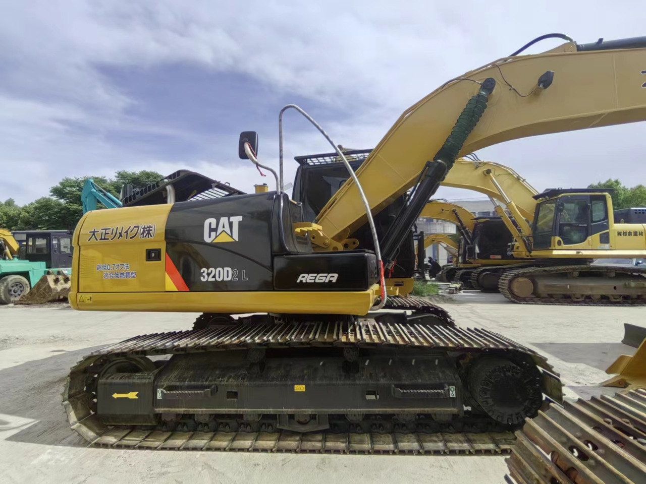 Used Caterpillar 320d excavator for sale at a low price. - Гусеничный экскаватор: фото 1 Used Caterpillar 320d excavator for sale at a low price. - Гусеничный экскаватор: фото 1
