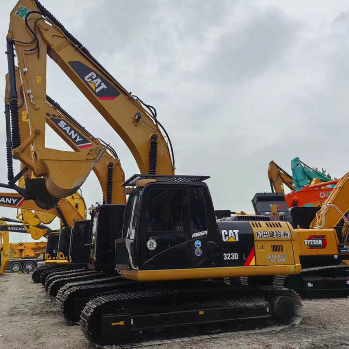 Used Digger CAT 323D2L Construction Machinery Construction Digger Used CAT 323D2L Cheap Excavator - Гусеничный экскаватор: фото 1 Used Digger CAT 323D2L Construction Machinery Construction Digger Used CAT 323D2L Cheap Excavator - Гусеничный экскаватор: фото 1