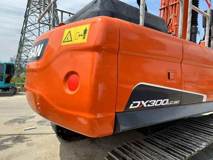 Used Excavator Doosan DX300 Excavators Mini Equipment Earth Moving Machinery Doosan Digger Excavator for Sale - Экскаватор: фото 3 Used Excavator Doosan DX300 Excavators Mini Equipment Earth Moving Machinery Doosan Digger Excavator for Sale - Экскаватор: фото 3