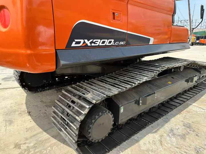 Used Excavator Doosan DX300 Excavators Mini Equipment Earth Moving Machinery Doosan Digger Excavator for Sale - Экскаватор: фото 5 Used Excavator Doosan DX300 Excavators Mini Equipment Earth Moving Machinery Doosan Digger Excavator for Sale - Экскаватор: фото 5