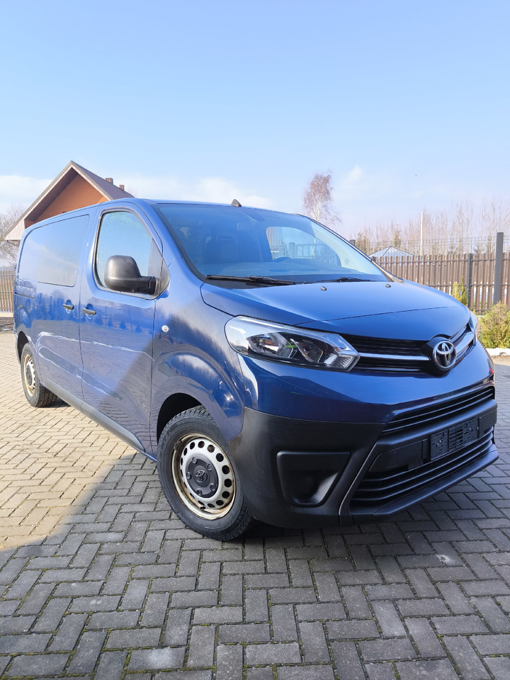 Цельнометаллический фургон Toyota Proace: фото 1