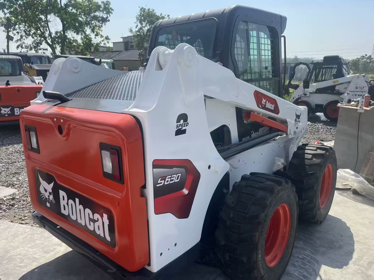 BOBCAT s630 - Мини-погрузчик с бортовым поворотом: фото 4 BOBCAT s630 - Мини-погрузчик с бортовым поворотом: фото 4