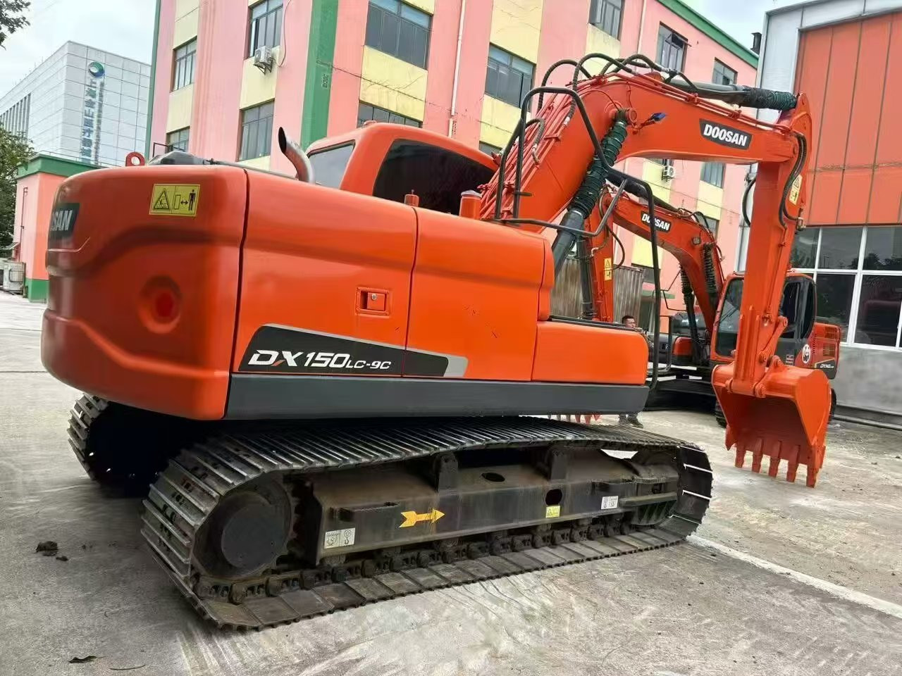 Doosan DX150 - Гусеничный экскаватор: фото 2 Doosan DX150 - Гусеничный экскаватор: фото 2