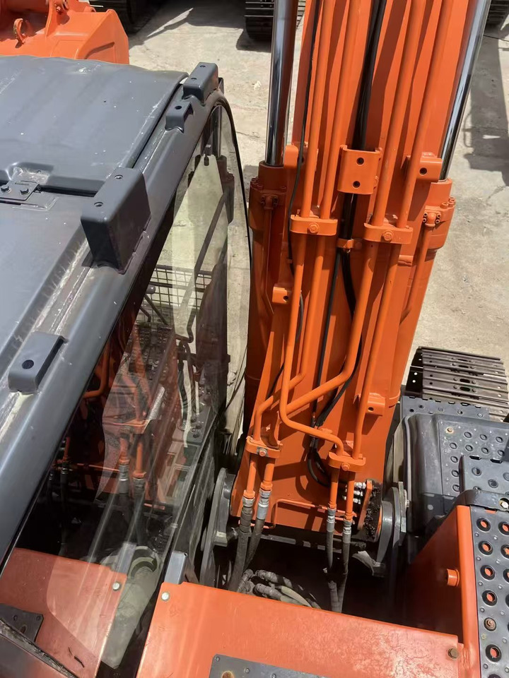 HITACHI ZX130 - Гусеничный экскаватор: фото 5 HITACHI ZX130 - Гусеничный экскаватор: фото 5