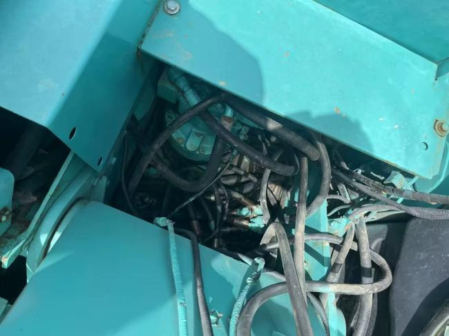 Гусеничный экскаватор KOBELCO 135SR: фото 8