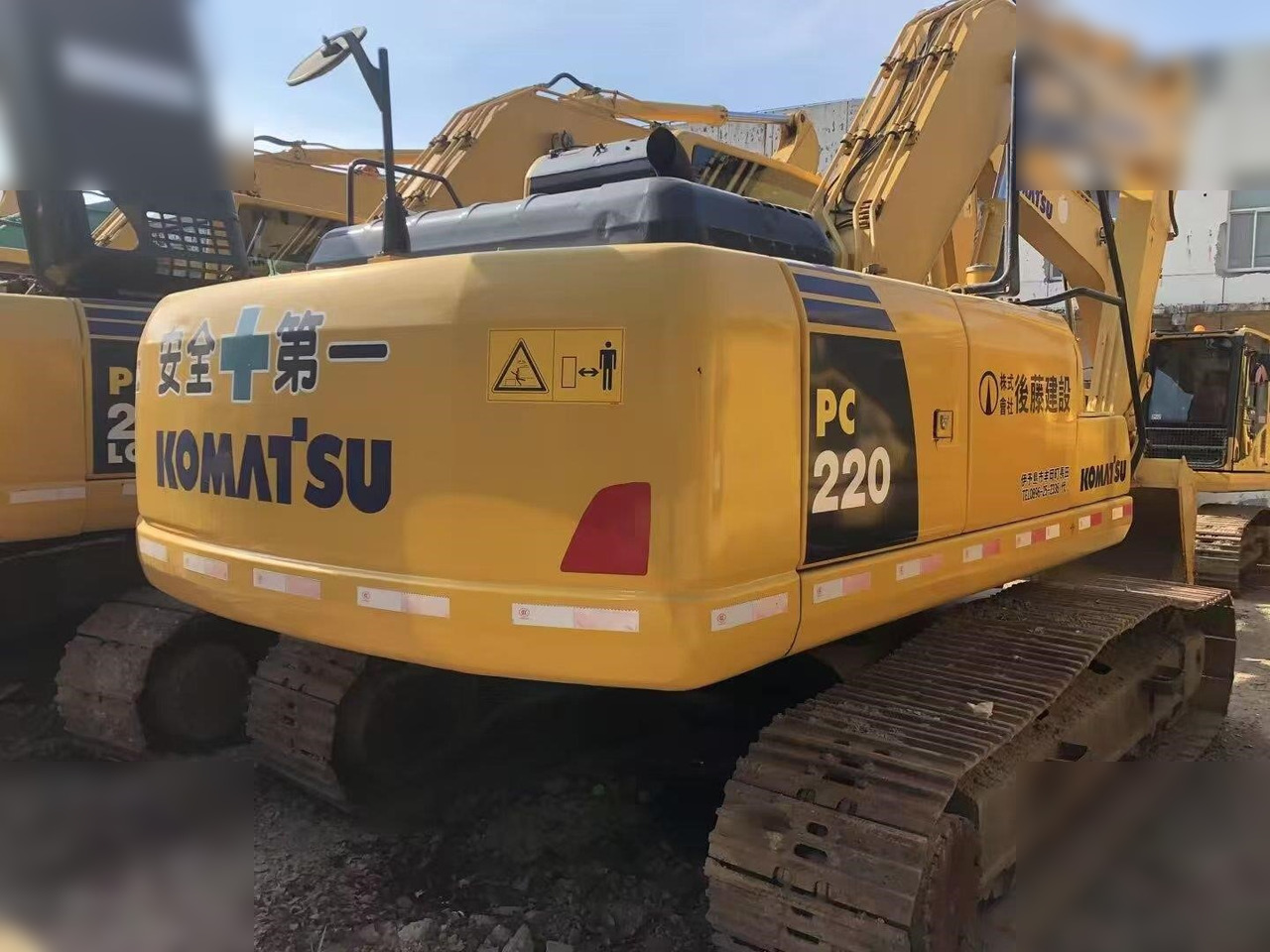 KOMATSU PC220-8 - Гусеничный экскаватор: фото 3 KOMATSU PC220-8 - Гусеничный экскаватор: фото 3