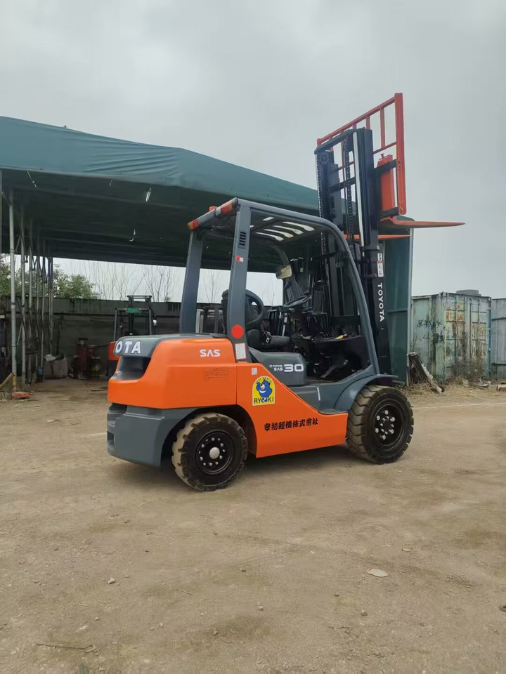Toyata 3-ton - Вертикальный мачтовый подъемник: фото 3 Toyata 3-ton - Вертикальный мачтовый подъемник: фото 3