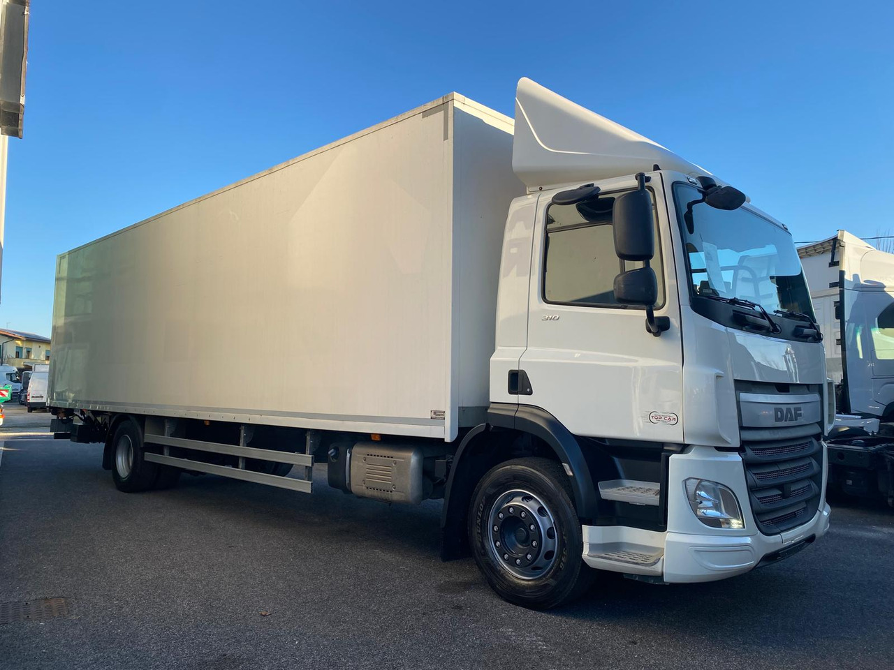 DAF 310 FA - Грузовик с закрытым кузовом: фото 3 DAF 310 FA - Грузовик с закрытым кузовом: фото 3