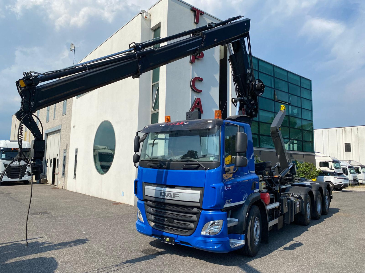 DAF CF 400 - Грузовик-контейнеровоз/ Сменный кузов: фото 1 DAF CF 400 - Грузовик-контейнеровоз/ Сменный кузов: фото 1