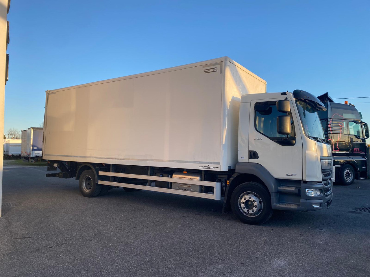DAF LF 260 FA - Грузовик с закрытым кузовом: фото 2 DAF LF 260 FA - Грузовик с закрытым кузовом: фото 2