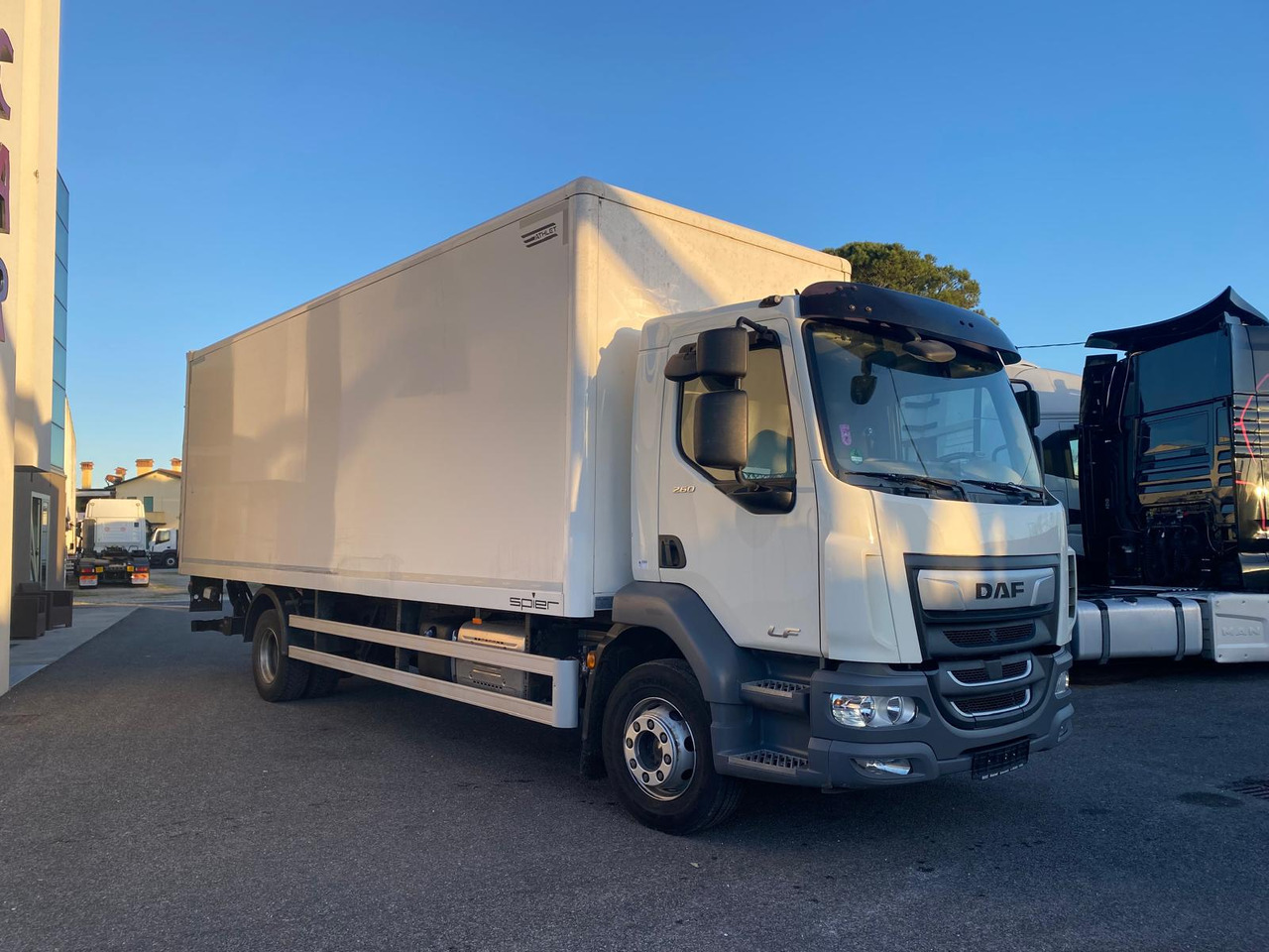 DAF LF 260 FA - Грузовик с закрытым кузовом: фото 4 DAF LF 260 FA - Грузовик с закрытым кузовом: фото 4