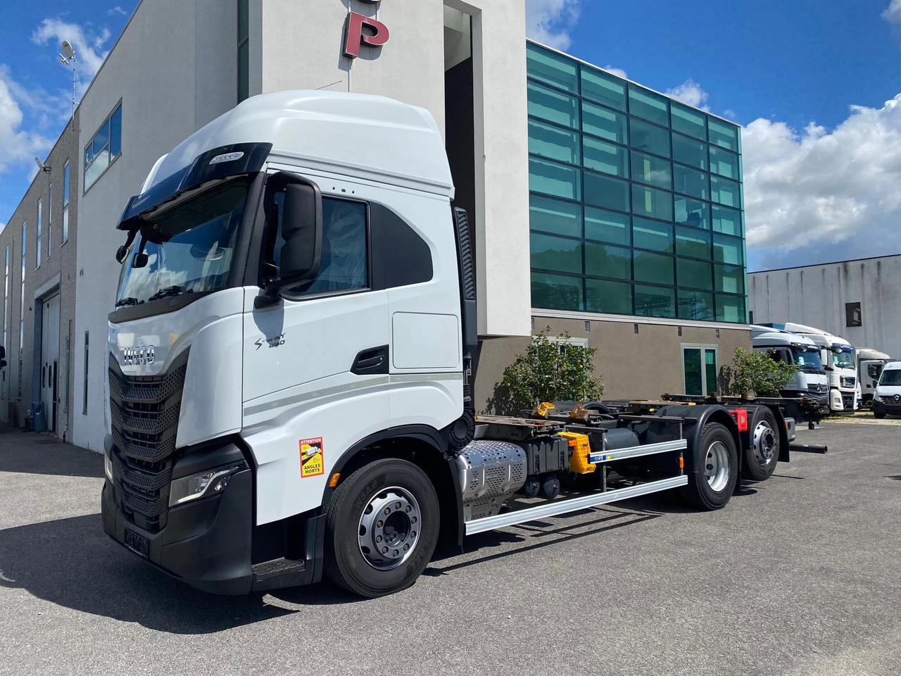 IVECO S-WAY AS260S48 - Грузовик-шасси: фото 1 IVECO S-WAY AS260S48 - Грузовик-шасси: фото 1