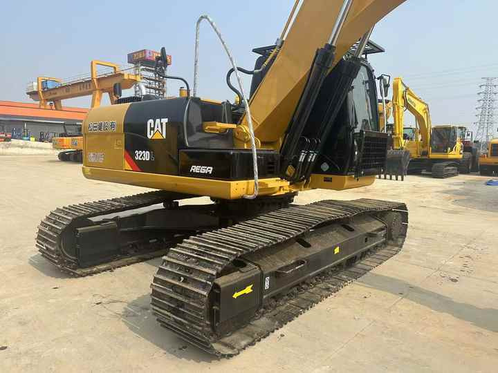 Certified Pre-Owned CAT 323DL | Heavy-Duty Excavator for Mining/ Construction - Price Negotiable! - Гусеничный экскаватор: фото 3 Certified Pre-Owned CAT 323DL | Heavy-Duty Excavator for Mining/ Construction - Price Negotiable! - Гусеничный экскаватор: фото 3