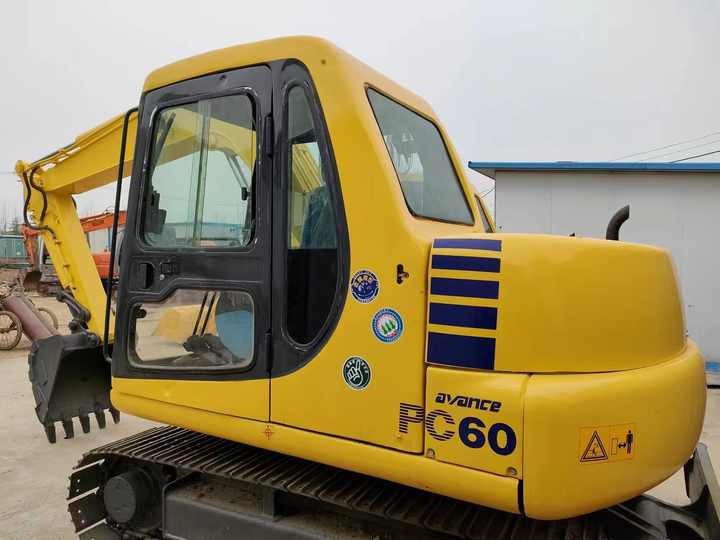 Cheap Used Komatsu PC60-7 Crawler Excavator with High Efficiency Used Heavy Machinery Komatsu P60-7 Digger Cheap for Sale - Гусеничный экскаватор: фото 2 Cheap Used Komatsu PC60-7 Crawler Excavator with High Efficiency Used Heavy Machinery Komatsu P60-7 Digger Cheap for Sale - Гусеничный экскаватор: фото 2